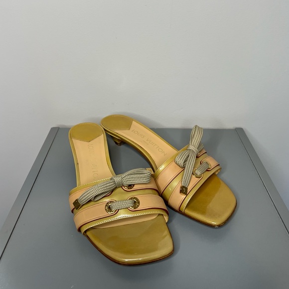 Louis Vuitton Sandals with mini Heel - Picture 2 of 5